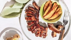 Χοιρινά ribs σιγοψημένα με σος σόγιας και τζίντζερ