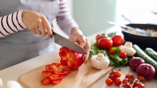 7 μαγειρικές συνήθειες που κάνουν τα γεύματά μας πιο θρεπτικά