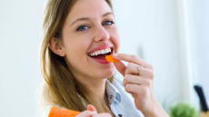 Αυτά τα πορτοκαλί λαχανικά είναι το μυστικό για λαμπερή και όμορφη επιδερμίδα – Πόσο συχνά να τα καταναλώνουμε