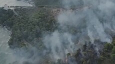 Ιταλία: Εκατοντάδες τουρίστες απομακρύνθηκαν από κάμπινγκ λόγω δασικής πυρκαγιάς