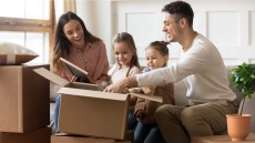 Οι συχνές μετακομίσεις κουράζουν συναισθηματικά τα παιδιά – Ποιος κίνδυνος ελλοχεύει στην ενήλικη ζωή τους