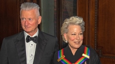 Μπέτι Μίντλερ: Η ηθοποιός και ο σύζυγός της κοιμούνται σε χωριστά υπνοδωμάτια εδώ και 40 χρόνια