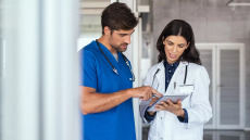 Ποιοι γιατροί ξεχωρίζουν για την αφοσίωση και την προσοχή τους – Μελέτη αποκαλύπτει