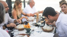 Η θάλασσα που μας ενώνει