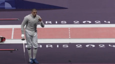 Ολυμπιακοί Αγώνες: Απίστευτες σκηνές σε αγώνα ξιφασκίας με Γεωργιανό αθλητή να μην αποδέχεται την ήττα του - Δείτε βίντεο