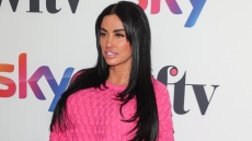 Η Κέιτι Πράις ισχυρίστηκε ότι ένας Βρετανός τηλεοπτικός αστέρας τη βίασε πριν από  περίπου είκοσι χρόνια
