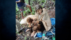 Ινδία: Λύθηκε το μυστήριο με τη γυναίκα που βρέθηκε αλυσοδεμένη σε δάσος - Το έκανε μόνη της, λέει η αστυνομία