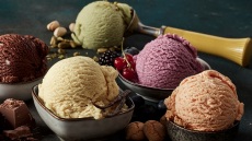 Η απόλυτη εμπειρία καλοκαιρινής απόλαυσης σε 12 premium παγωτά