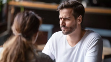 Υποκρισία: Τα λάθη που προδίδουν τον ψεύτη – Πώς να τον ξεσκεπάσετε με επιτυχία