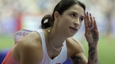 Ο στρατιωτικός χαιρετισμός της «Barbie» Σβόμποντα, η πορνοστάρ Ντέιντζερ και το εχθρικό Παρίσι για τις γυναίκες - Δείτε βίντεο