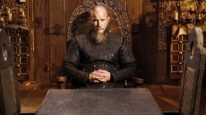 Τράβις Φίμελ: Ο Ράγκναρ από τη σειρά «Βίκινγκς» είναι στην Πάρο - Δείτε τη φωτογραφία