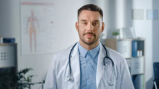 Γιατροί ΕΣΥ: Αυξάνονται οι αιτήσεις τους για ιδιωτικά ιατρεία – Δόθηκε παράταση