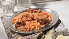 Γίδα με μακαρόνια από την Αλόννησο