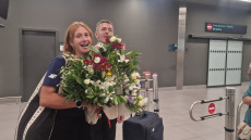 Θεσσαλονίκη: Με χειροκροτήματα και αγκαλιές υποδέχθηκαν την Ολυμπιονίκη της κωπηλασίας Χριστίνα Μπούρμπου - Βίντεο και φωτογραφίες