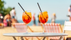 Πόσες θερμίδες έχει η αγαπημένη Paloma, το δροσιστικό Aperol Spritz και το δημοφιλές Negroni; 