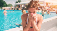 Κύμα κορωνοϊού και ιώσεων πλημμυρίζει τα ελληνικά νησιά