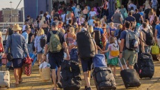 Σε ποιους ελληνικούς προορισμούς οι τουρίστες ξοδεύουν τα περισσότερα και σε ποιους τα λιγότερα