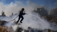 Εκπρόσωπος Τύπου Πυροσβεστικής: Έχουν καταγραφεί πάνω από 40 αναζωπυρώσεις από το πρωί