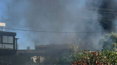 Φωτιά έξω από παλιό εργοστάσιο δίπλα στην Αθηνών-Λαμίας