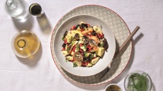 Σαλάτα με φινόκιο, πεπόνι, απάκι και καπνιστό τυρί Μετσόβου