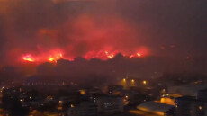 Τουρκία: Κόλαση φωτιάς στο Κορδελιό, η πυρκαγιά έφτασε στα περίχωρα της Σμύρνης, κάηκαν σπίτια - Συγκλονιστικά βίντεο