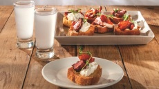 Οι Έλληνες και το ούζο: Πίνουμε πάνω από 6 εκατ. λίτρα τον χρόνο