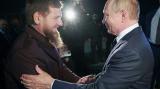 Ρωσία: Στην Τσετσενία ο Πούτιν, θερμή υποδοχή από τον Καντίροφ