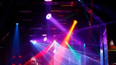 Σαντορίνη: Λειτουργούσε κρυφός οίκος ανοχής μέσα σε μπαρ - Η μυστική επιχείρηση της αστυνομίας 