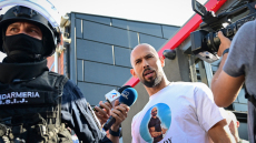 Άντριου Τέιτ: Καρέ καρέ η έφοδος της ρουμανικής αστυνομίας στο σπίτι του, κατηγορείται για σχέσεις με ανήλικο (βίντεο)