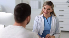 Υπουργείο Υγείας: Ανακοίνωσε τους 228 γιατρούς που θα εξετάσουν τους ειδικευόμενους για την άδεια