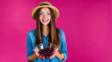 Το μικροσκοπικό εξωτικό φρούτο που μειώνει το λίπος στο ήπαρ και ευνοεί το έντερο