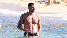 Simone Susinna: Νέες φωτογραφίες από τις διακοπές του στη Μύκονο