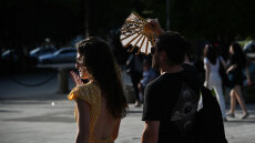 Καιρός: Κορυφώνεται το κύμα ζέστης και σκόνης σήμερα και αύριο - Έρχεται διαταραχή από την Κυριακή 