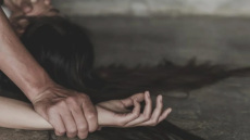 Ελεύθεροι οι τρεις Πακιστανοί που βίασαν την τουρίστρια στη Μύκονο - Τράβαγαν βίντεο τις φριχτές πράξεις με την κοπέλα αναίσθητη 