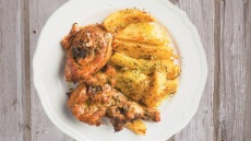 Παϊδάκια από μπούτι γαλοπούλας με λεμόνι, θυμάρι και μουστάρδα