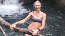 Ζέτα Δούκα: Η ηθοποιός βούτηξε στα παγωμένα νερά του Κεφαλοπόταμου