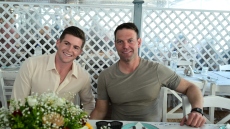 Τάιλερ ΜακΜπεθ: Με τον Στέφανο θέλουμε τουλάχιστον δύο παιδιά - Πώς σχολίασε τον επίμαχο διάλογο με την Μπαζιάνα στο βιβλίο του Τσίπρα