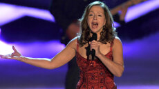 Βίκυ Λέανδρος μετά το εξώδικο του πατέρα της: Είναι μέσα στην καρδιά μου και εκεί θα μείνει