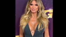 Χάιντι Κλουμ: Με αβυσσαλέο ντεκολτέ στο κόκκινο χαλί του America's Got Talent - Δείτε βίντεο