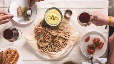 6 ταβέρνες που επιμένουν απλά και νόστιμα στην Αθήνα και εκτός