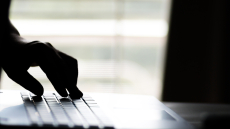 ΗΠΑ: Χειροπέδες στους εγκέφαλους του ακροδεξιού «Terrorgram» - Υποκινούσαν φόνους με ρατσιστικά κίνητρα