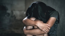 Συνελήφθη στα Καλύβια 65χρονος φυγόποινος για βιασμό και ασέλγεια σε ανήλικη
