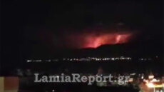 Εύβοια: Κεραυνοί «κοκκίνισαν» τον ουρανό - Δείτε το εντυπωσιακό βίντεο