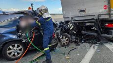 Τραγικό τροχαίο στην Πατρών - Κορίνθου: ΙΧ έπεσε σε σταθμευμένο φορτηγό, νεκροί οι δύο επιβαίνοντες 