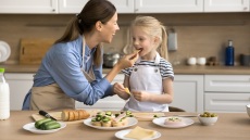 Το σημαντικότερο γεύμα της ημέρας είναι αυτό που τα παιδιά ετοιμάζουν μόνα τους