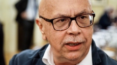 Δουζίνας: Εσφαλμένη η ερμηνεία Κοντιάδη, αυτόματη η έκπτωση Κασσελάκη μετά την άρση της εμπιστοσύνης