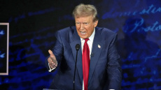 Τραμπ: Επιμένει για τους μετανάστες - Τώρα λέει ότι αρπάζουν και... χήνες από τα πάρκα