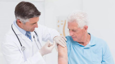 Εμβολιασμός Covid με μία βόλτα στο φαρμακείο – Πότε ξεκινά