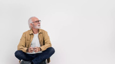 Ηλικία: Γιατί μας είναι τόσο δύσκολο να αποδεχθούμε ότι δεν έχουμε κάποια πάθηση, αλλά «απλά γερνάμε»