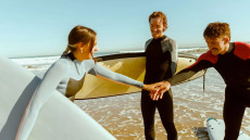 Η θαλασσινή δραστηριότητα που ανακουφίζει πόνο, στρες και ενισχύει την ευεξία